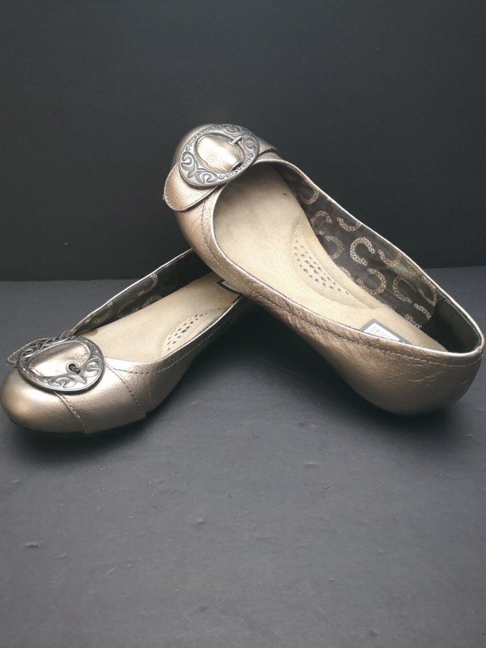 Dr. Scholl's Go Play Ladies Size 7M Gold Tone Leather Upper Padded Footbed Flats